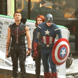 Jeremy Renner, Scarlett Johansson, Chris Evans in On The Film Set of The Avengers
