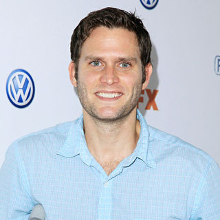 Steven Pasquale in 'Rescue Me' Season 6 Premiere