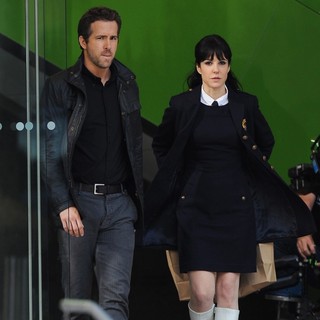 Ryan Reynolds, Mary-Louise Parker in Filming Scenes for The Movie R.I.P.D.