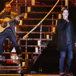Ricardo Arjona Performs in Concert as Part of The Metamorphosis World Tour 2013
