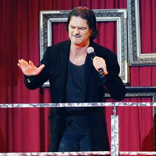 Ricardo Arjona Performs in Concert as Part of The Metamorphosis World Tour 2013