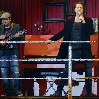 Ricardo Arjona Performs in Concert as Part of The Metamorphosis World Tour 2013