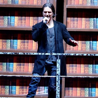 Ricardo Arjona Performs in Concert as Part of The Metamorphosis World Tour 2013