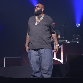 Rick Ross Performs During Maybach Music Group Tour - rick-ross-performs-mmg-tour-04