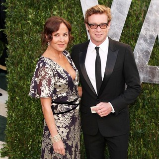 Rebecca Rigg, Simon Baker in 2012 Vanity Fair Oscar Party - Arrivals