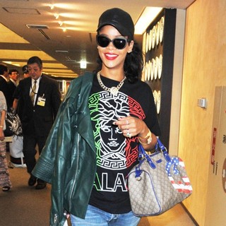 Rihanna in Rihanna Arrives at Narita International Airport