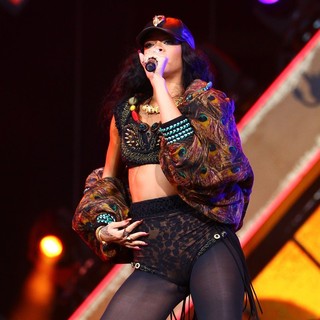 Rihanna in Barclaycard Wireless Festival 2012 - Day 3