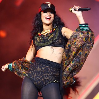 Rihanna in Barclaycard Wireless Festival 2012 - Day 3