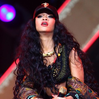 Rihanna in Barclaycard Wireless Festival 2012 - Day 3