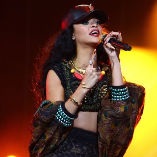 Rihanna in Barclaycard Wireless Festival 2012 - Day 3