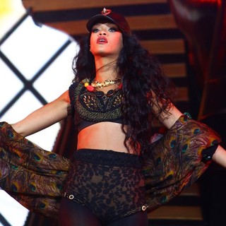 Rihanna in Barclaycard Wireless Festival 2012 - Day 3