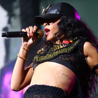 Rihanna in Barclaycard Wireless Festival 2012 - Day 3