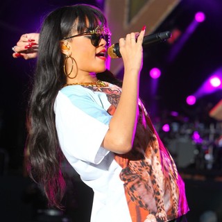 Rihanna in BBC Radio 1's Hackney Weekend - Day 2