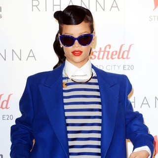 Rihanna in Rihanna Switches on The Christmas Lights