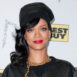 Rihanna at Her Unapologetic Record Launch Release and Fan Meet and Greet - rihanna-unapologetic-record-launch-01