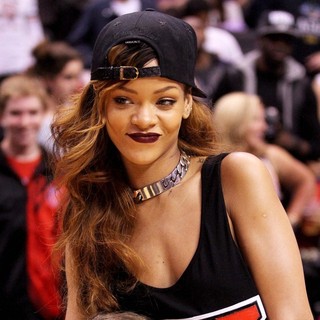 Rihanna in Celebrities Watch The Los Angeles Lakers vs The Los Angeles Clippers