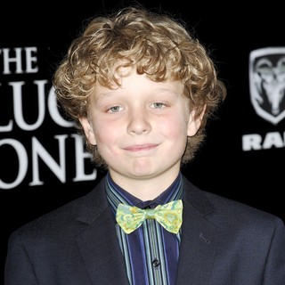 The Premiere of The Lucky One - riley-thomas-stewart-premiere-the-lucky-one-01