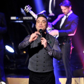 Robbie Williams Performs on Scandinavian Primetime Talkshow Skavlan Filmed