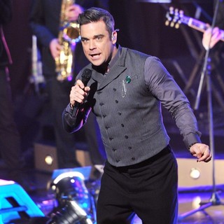 Robbie Williams Performs on Scandinavian Primetime Talkshow Skavlan Filmed
