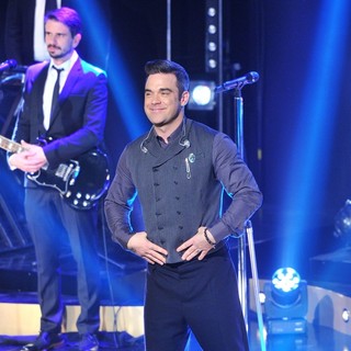 Robbie Williams Performs on Scandinavian Primetime Talkshow Skavlan Filmed
