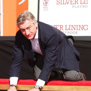 Robert De Niro in Robert De Niro Places His Hand and Foot Prints in Cement During The Footprint Ceremony