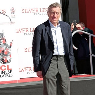 Robert De Niro in Robert De Niro Places His Hand and Foot Prints in Cement During The Footprint Ceremony