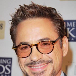 Robert Downey Jr. in Mending Kids International Celebrity Poker Tournament