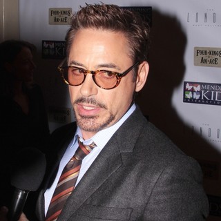 Robert Downey Jr. in Mending Kids International Celebrity Poker Tournament