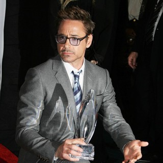 Robert Downey Jr. in People's Choice Awards 2013 - Press Room