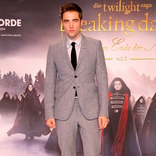 Robert Pattinson in Twilight Saga Breaking Dawn - Biss zum Ende der Nacht Teil 2 Premiere