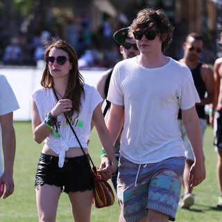 Evan Peters in The 2013 Coachella Valley Music and Arts Festival - Week 1 Day 2 - roberts-peters-2013-coachella-valley-music-and-arts-festival-01