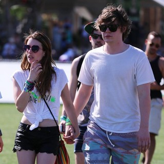 Evan Peters in The 2013 Coachella Valley Music and Arts Festival - Week 1 Day 2 - roberts-peters-2013-coachella-valley-music-and-arts-festival-02
