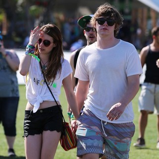 Evan Peters in The 2013 Coachella Valley Music and Arts Festival - Week 1 Day 2 - roberts-peters-2013-coachella-valley-music-and-arts-festival-03