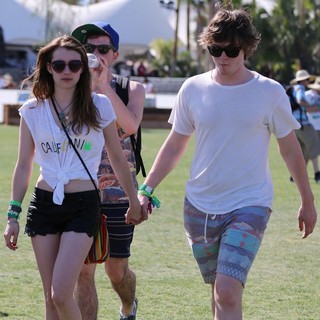 Evan Peters in The 2013 Coachella Valley Music and Arts Festival - Week 1 Day 2 - roberts-peters-2013-coachella-valley-music-and-arts-festival-04