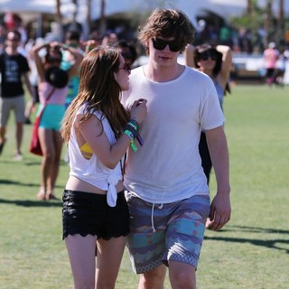 Evan Peters in The 2013 Coachella Valley Music and Arts Festival - Week 1 Day 2 - roberts-peters-2013-coachella-valley-music-and-arts-festival-05
