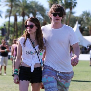 Evan Peters in The 2013 Coachella Valley Music and Arts Festival - Week 1 Day 2 - roberts-peters-2013-coachella-valley-music-and-arts-festival-06