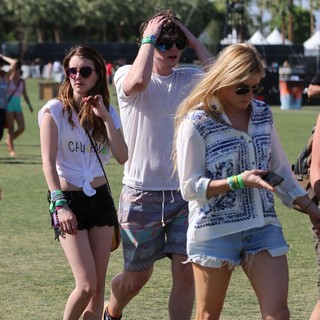 Evan Peters in The 2013 Coachella Valley Music and Arts Festival - Week 1 Day 2 - roberts-peters-2013-coachella-valley-music-and-arts-festival-07