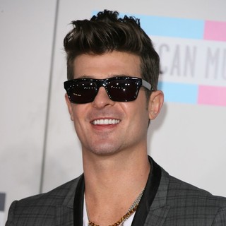 Robin Thicke in 2011 American Music Awards - Arrivals