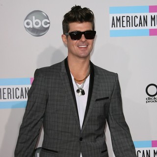 Robin Thicke in 2011 American Music Awards - Arrivals