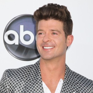 Robin Thicke in 2012 Billboard Music Awards - Arrivals