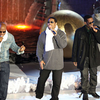 Boyz II Men in Celebrities Performs at The Rockefeller Center Christmas Tree Lighting