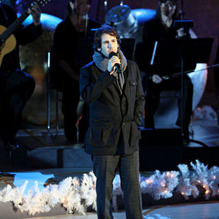 Josh Groban in Celebrities Performs at The Rockefeller Center Christmas Tree Lighting