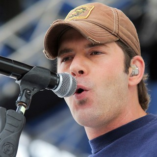 Rodney Atkins Performs at The 25th Anniversary KISS Country Chili Cookoff 2010 - rodney-atkins-performs-25th-anniversary-kiss-09