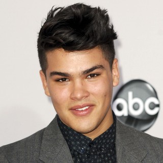 Romeo Testa in The 40th Anniversary American Music Awards - Arrivals