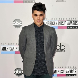 Romeo Testa in The 40th Anniversary American Music Awards - Arrivals