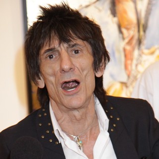 Ronnie Wood in Ronnie Wood Presents His Paintings at His Faces, Time and Places Exhibit
