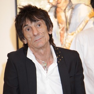 Ronnie Wood in Ronnie Wood Presents His Paintings at His Faces, Time and Places Exhibit