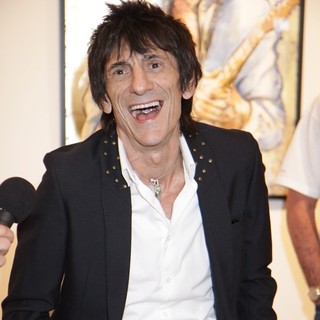 Ronnie Wood in Ronnie Wood Presents His Paintings at His Faces, Time and Places Exhibit