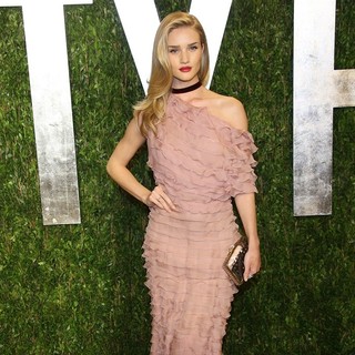 Rosie Huntington-Whiteley in 2013 Vanity Fair Oscar Party - Arrivals - rosie-huntington-whiteley-2013-vanity-fair-oscar-party-04