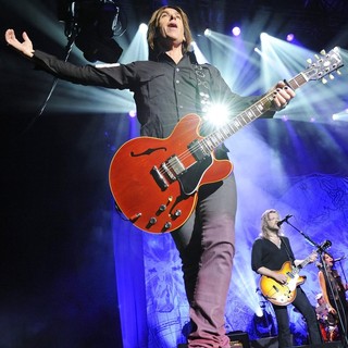 Per Gessle, Roxette in Roxette Perform Live